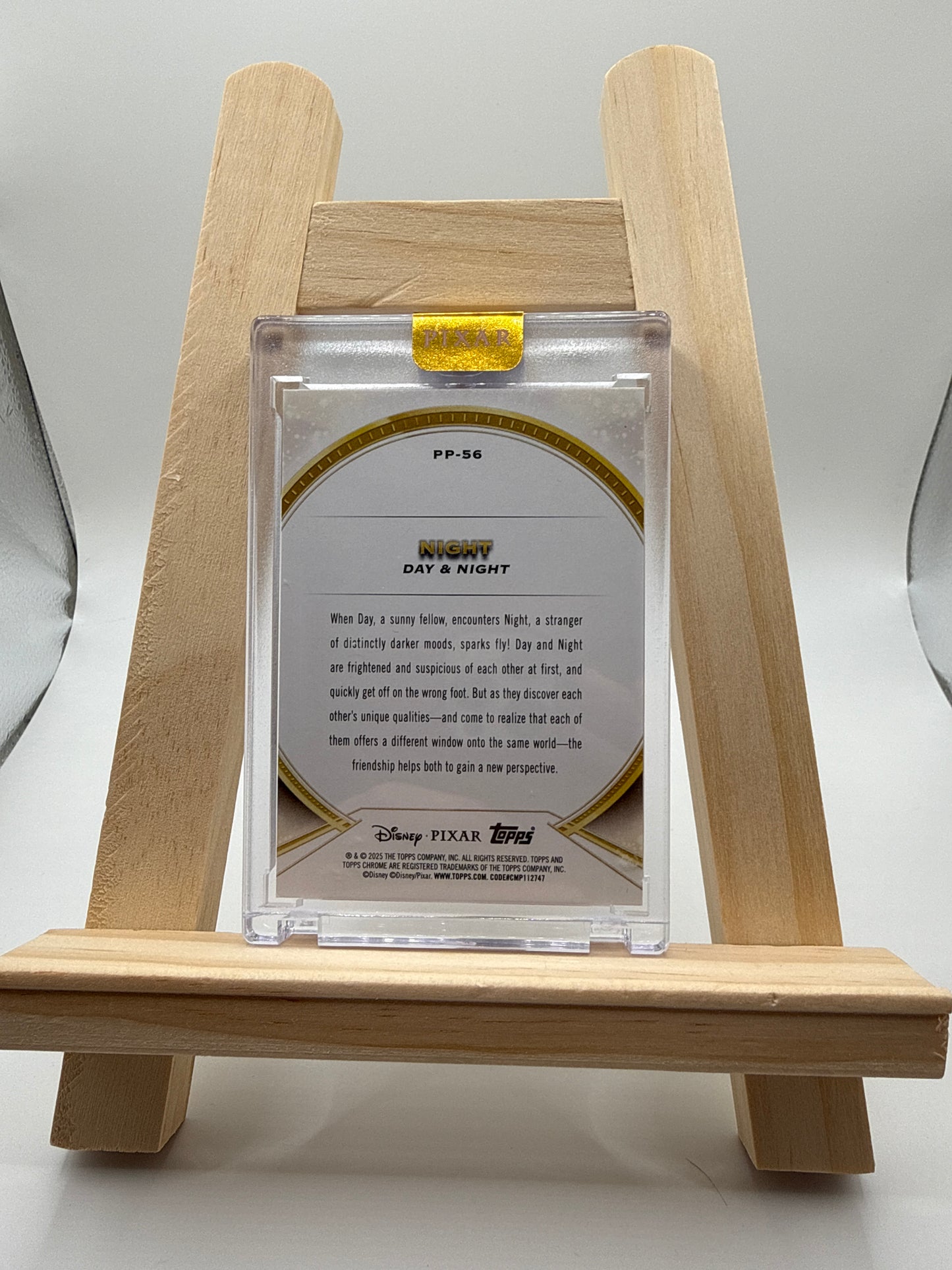 2025 Topps Chrome Pixar Gold Perfection Night /100 - Detailansicht 2