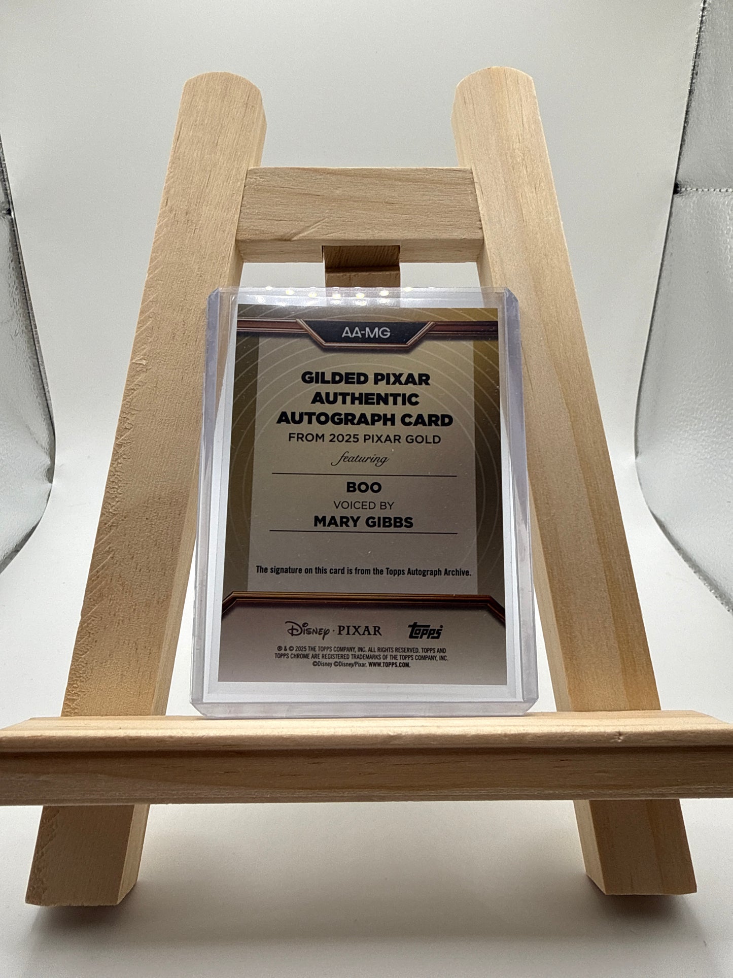 2025 Topps Chrome Pixar Gold Boo Mary Gibbs Gilded Auto #AA-MG - Detailansicht 2