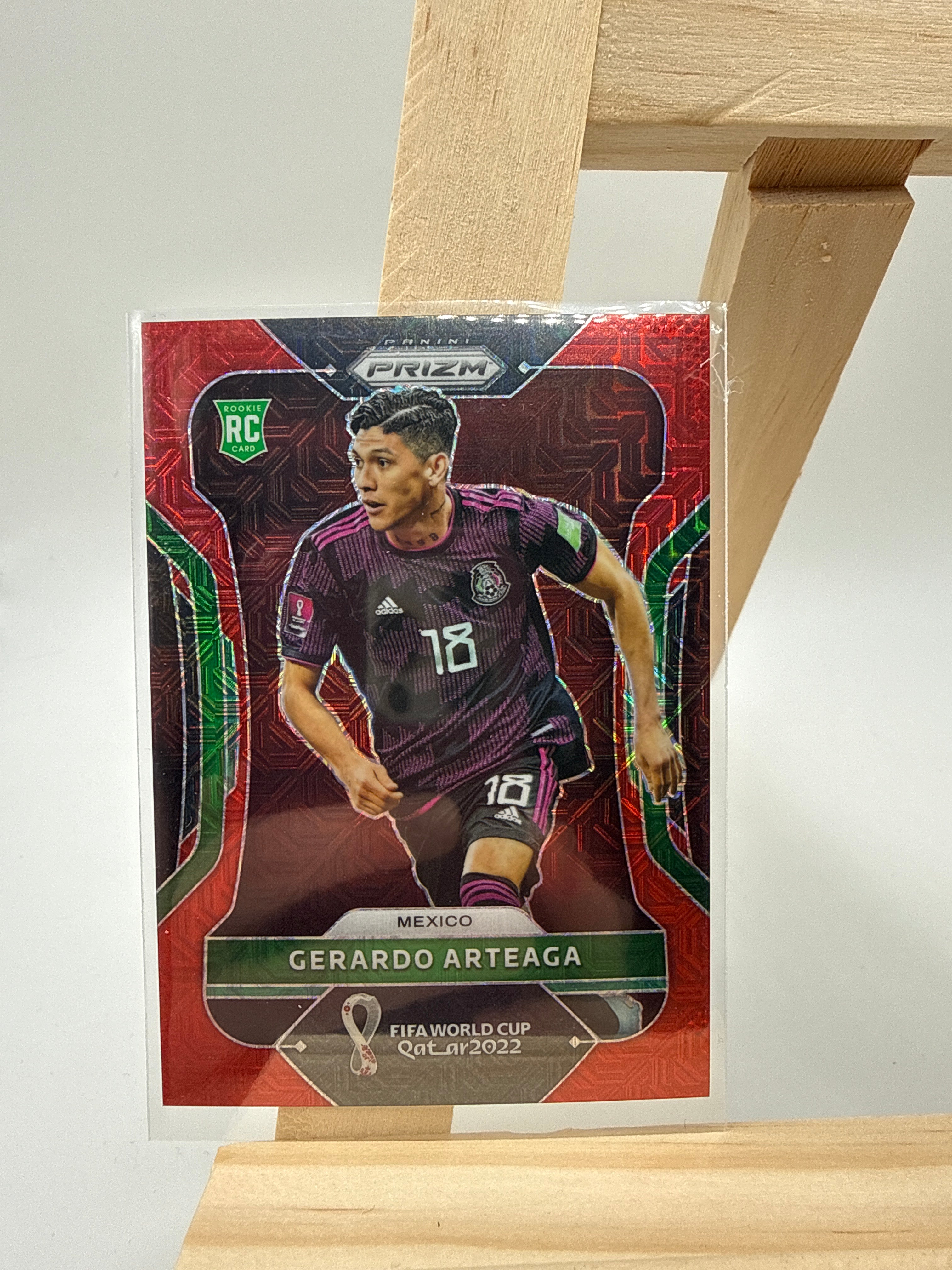 Panini Prizm 2022 Qatar Cup Gerardo Arteaga/99 Red mojo Rookie Card - Vorderseite