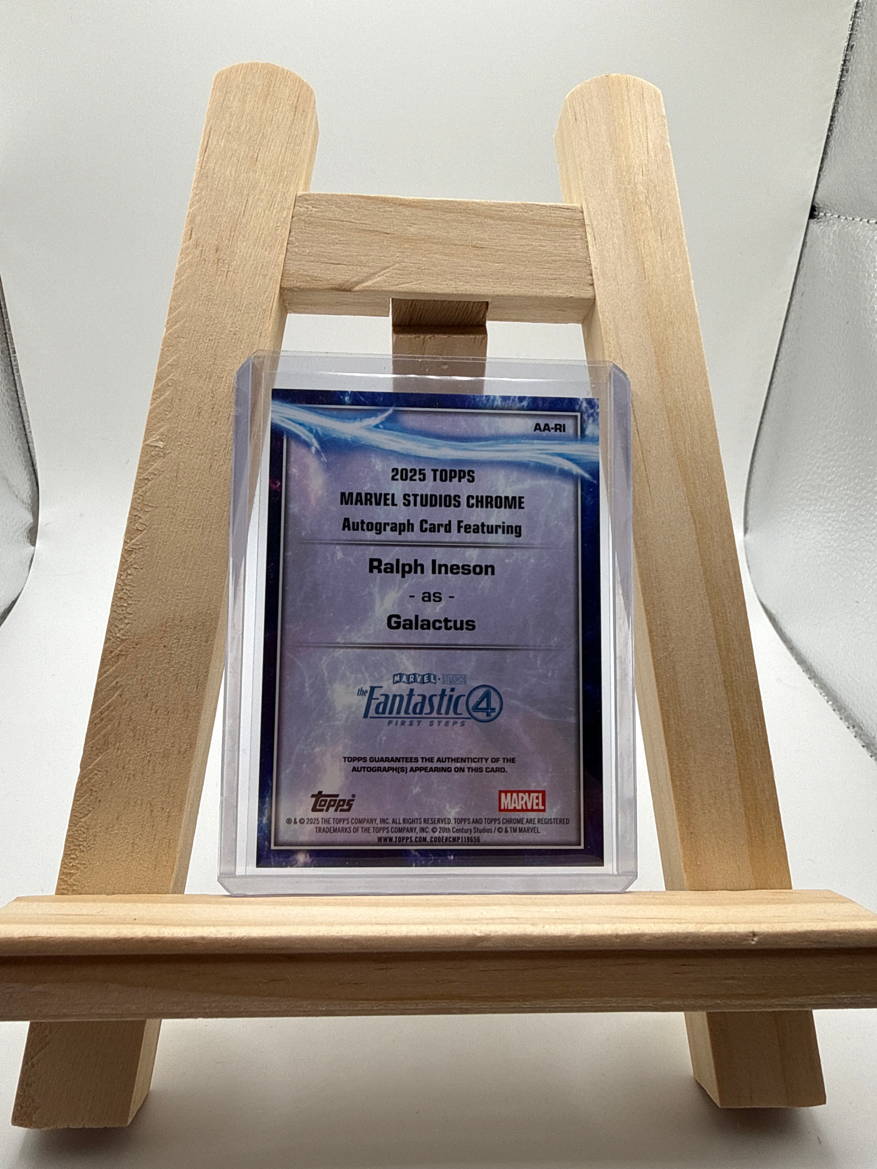 Topps Chrome 2025 Marvel Edition Galactus / Ralph Ineson Auto Autograph Card - Detailansicht 2