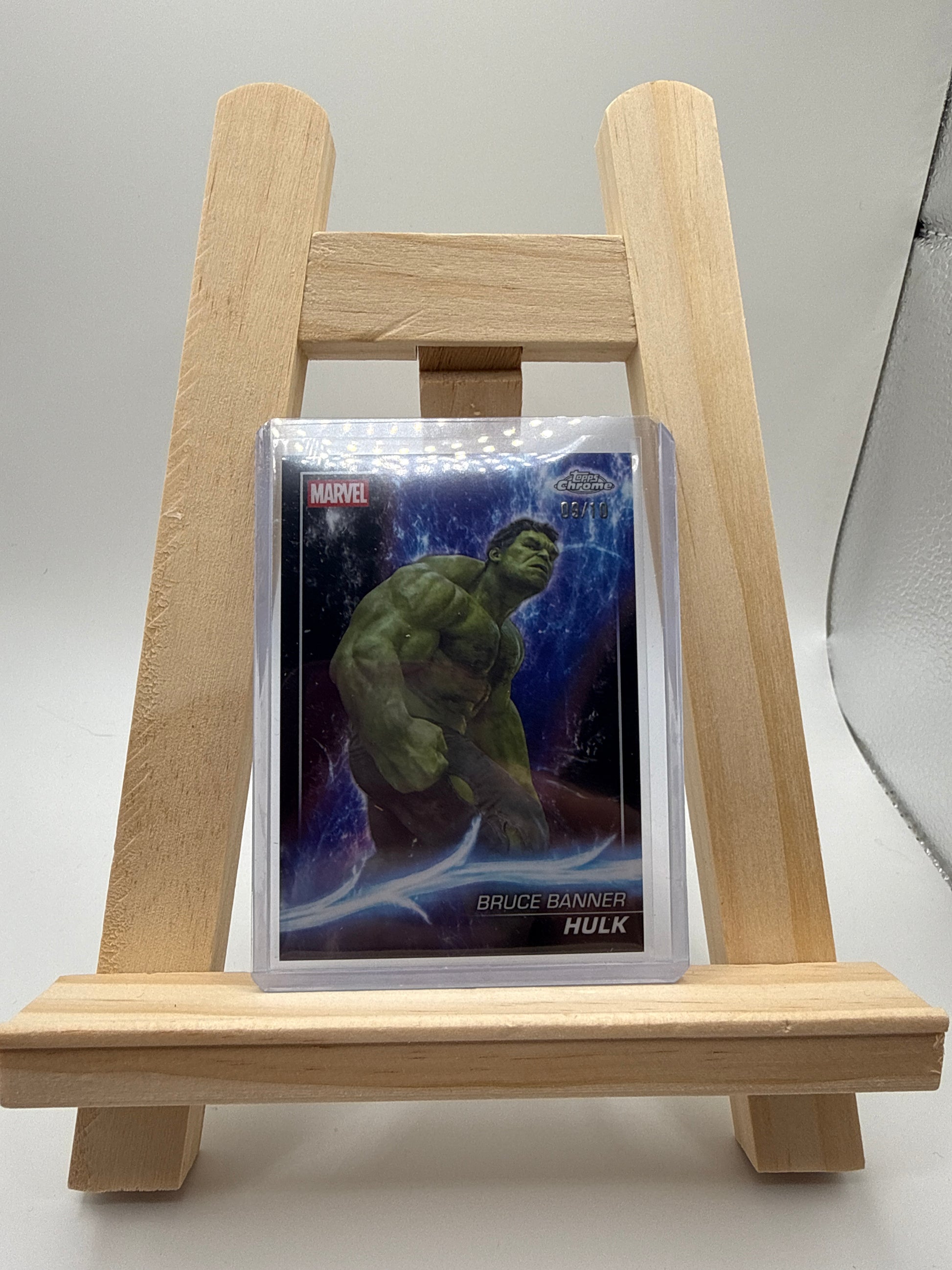 Topps Chrome 2025 Marvel Edition Bruce Banner / Hulk Nummerierung 09/10 - Vorderseite