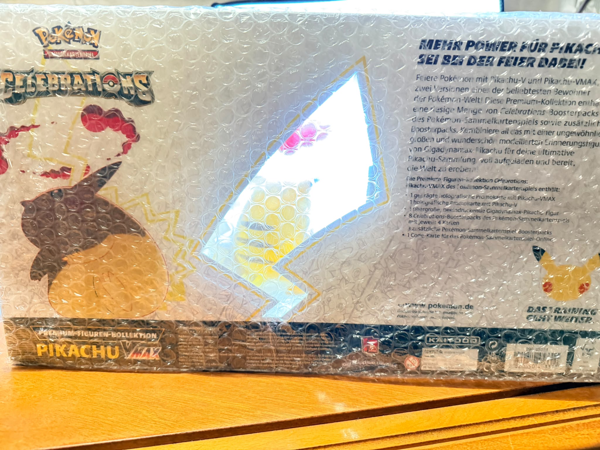 Pokémon Celebrations Premium Figure Kollektion Pikachu VMAX 25th Anniversary NEU